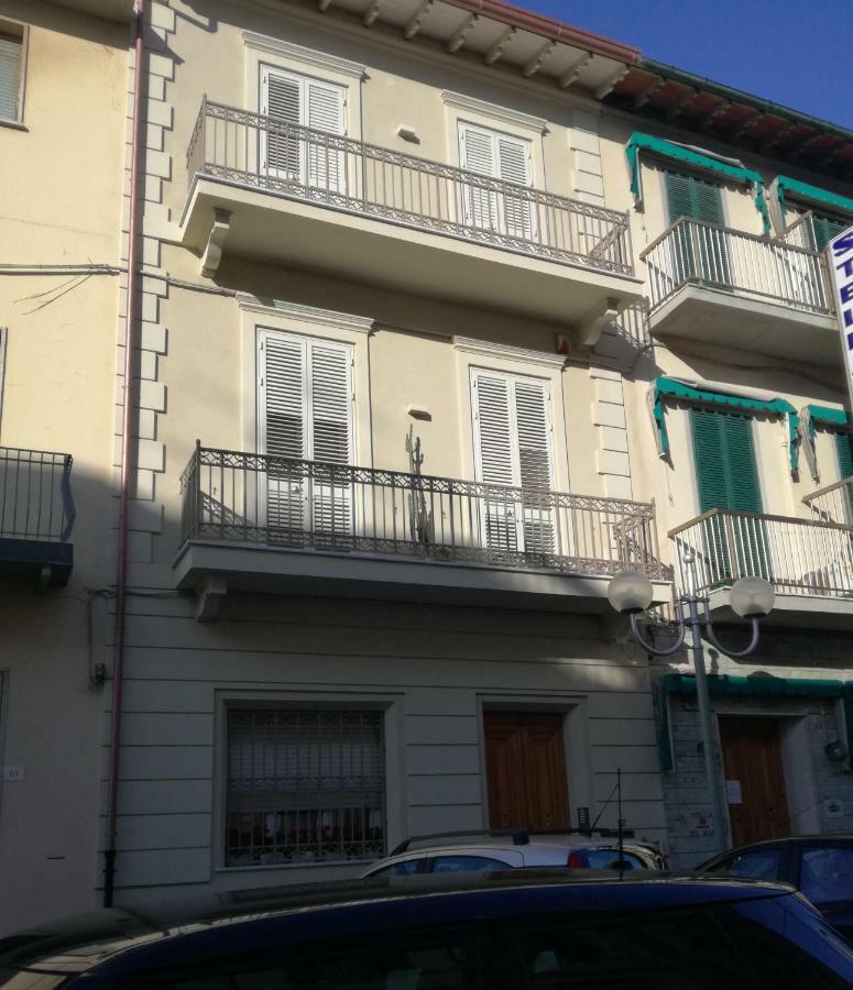 La Casa Di Anna Apartment Viareggio Bagian luar foto