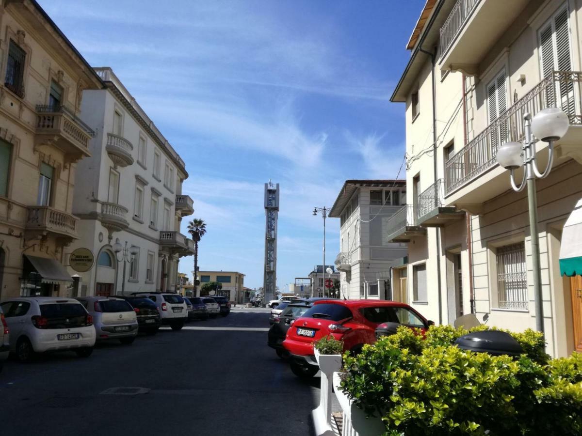 La Casa Di Anna Apartment Viareggio Bagian luar foto